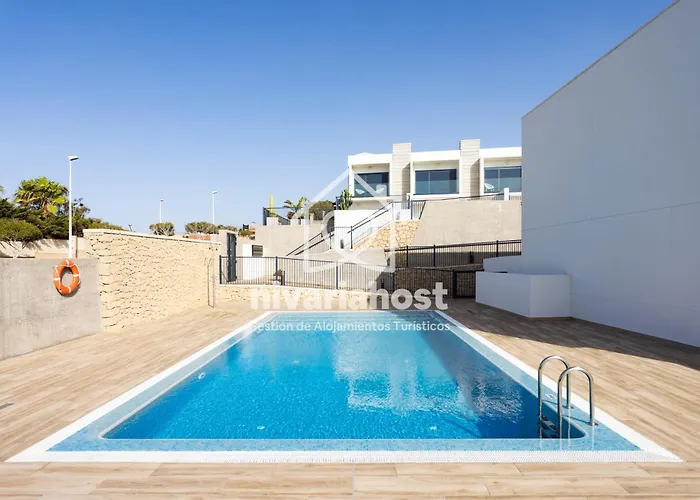 The Oasis El Medano, By Nivariahost *